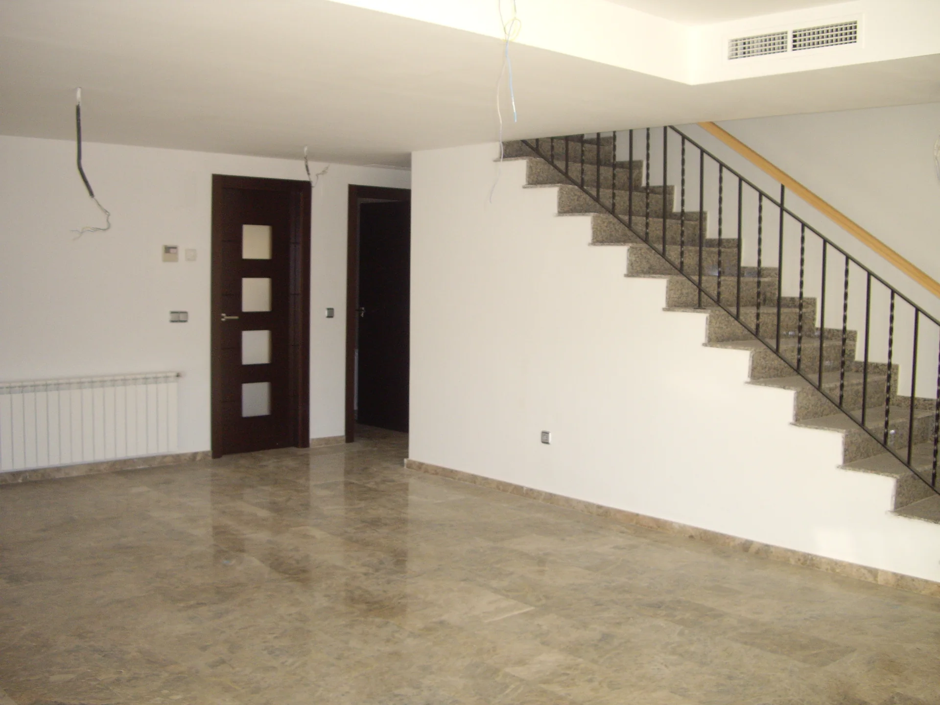 Interior con escalera