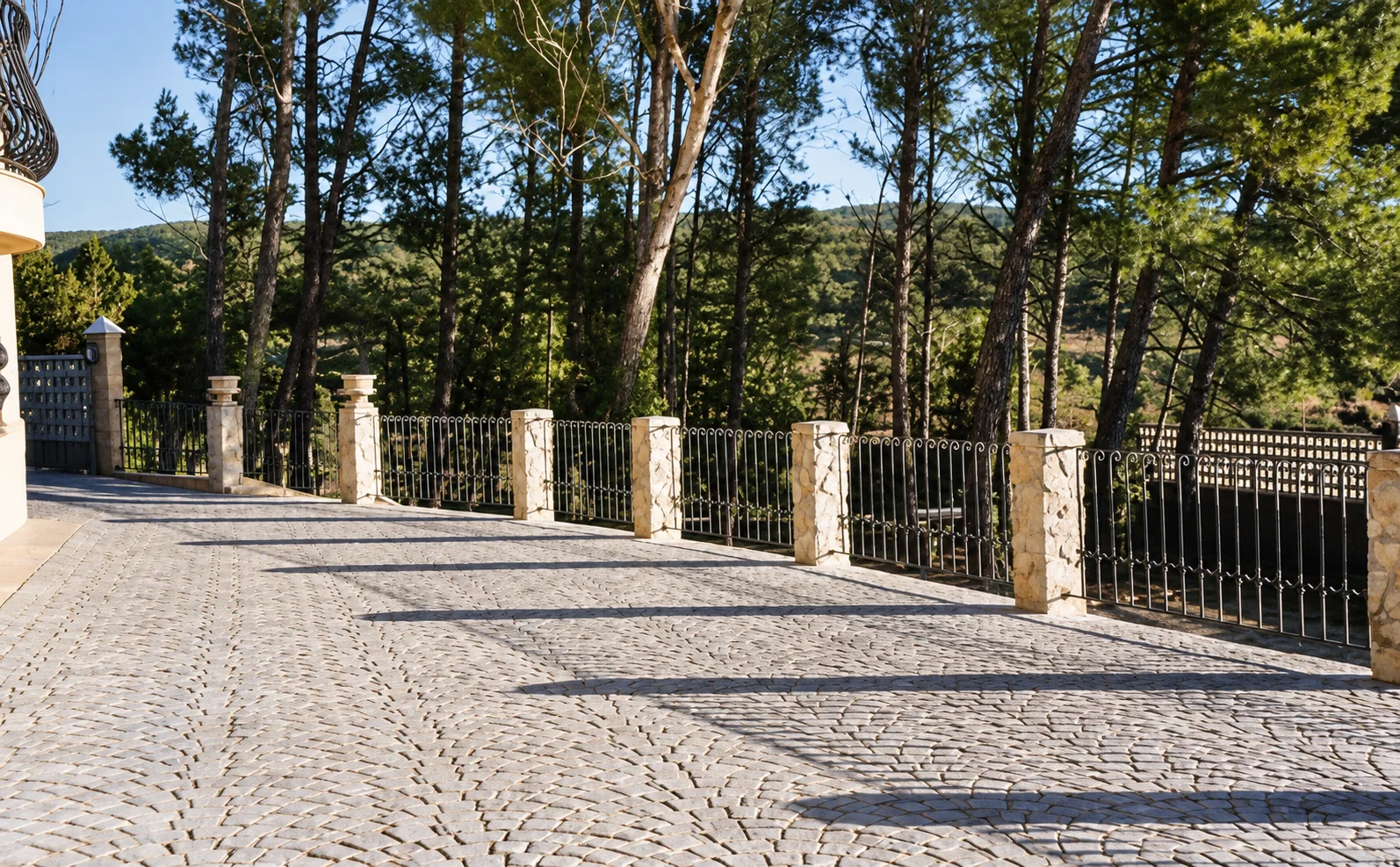 Acceso exterior pavimentado