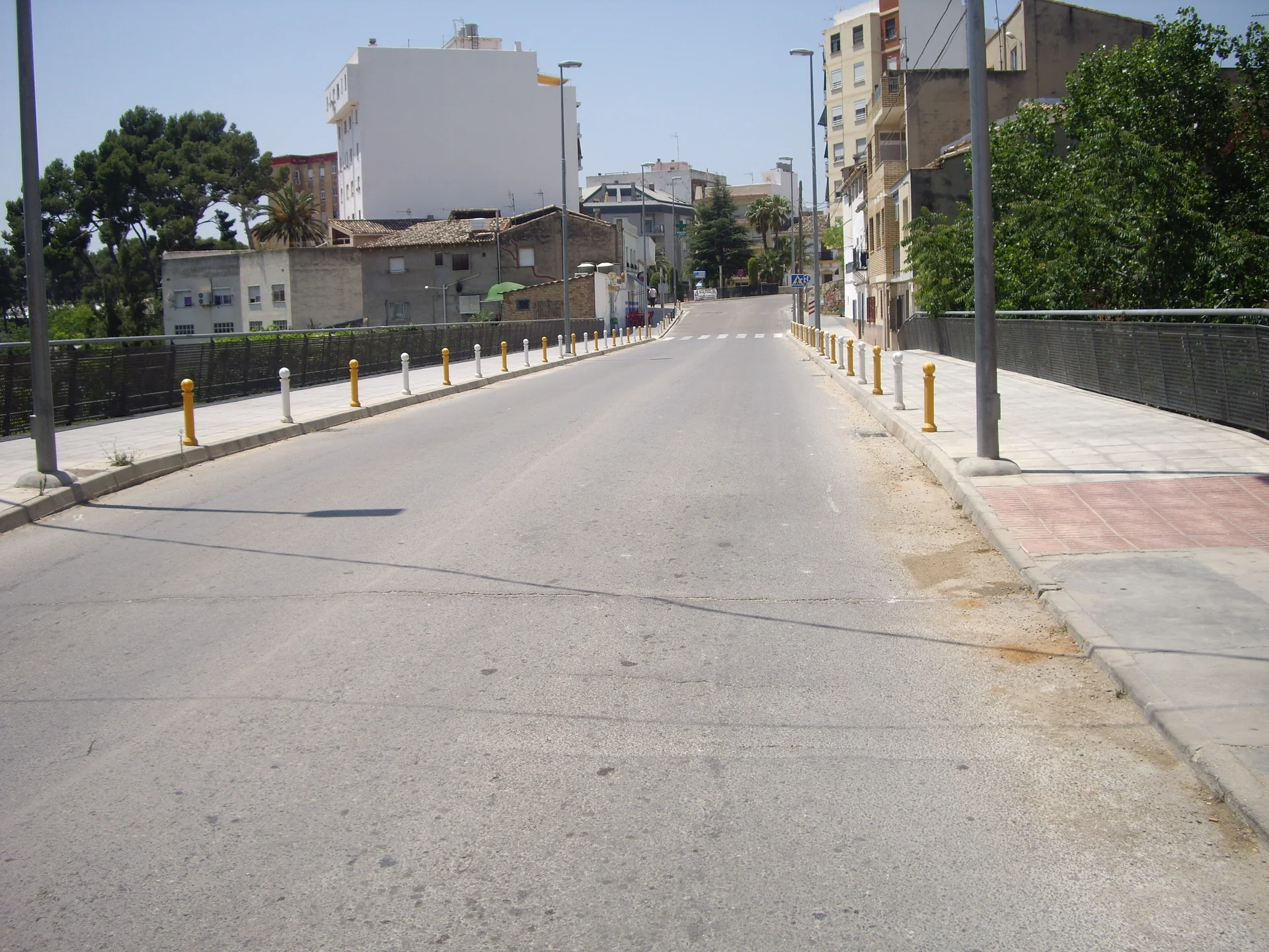 Vista general de calzada y aceras